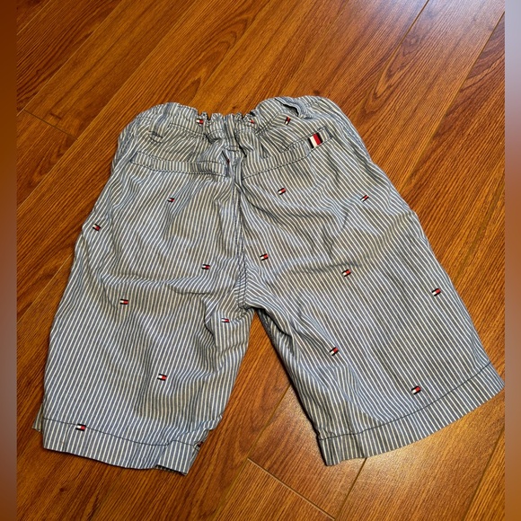 Tommy Hilfiger Shorts - Picture 2 of 4